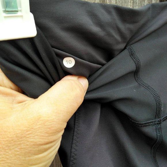 Lululemon black capri leggings 10 - Picture 4 of 6